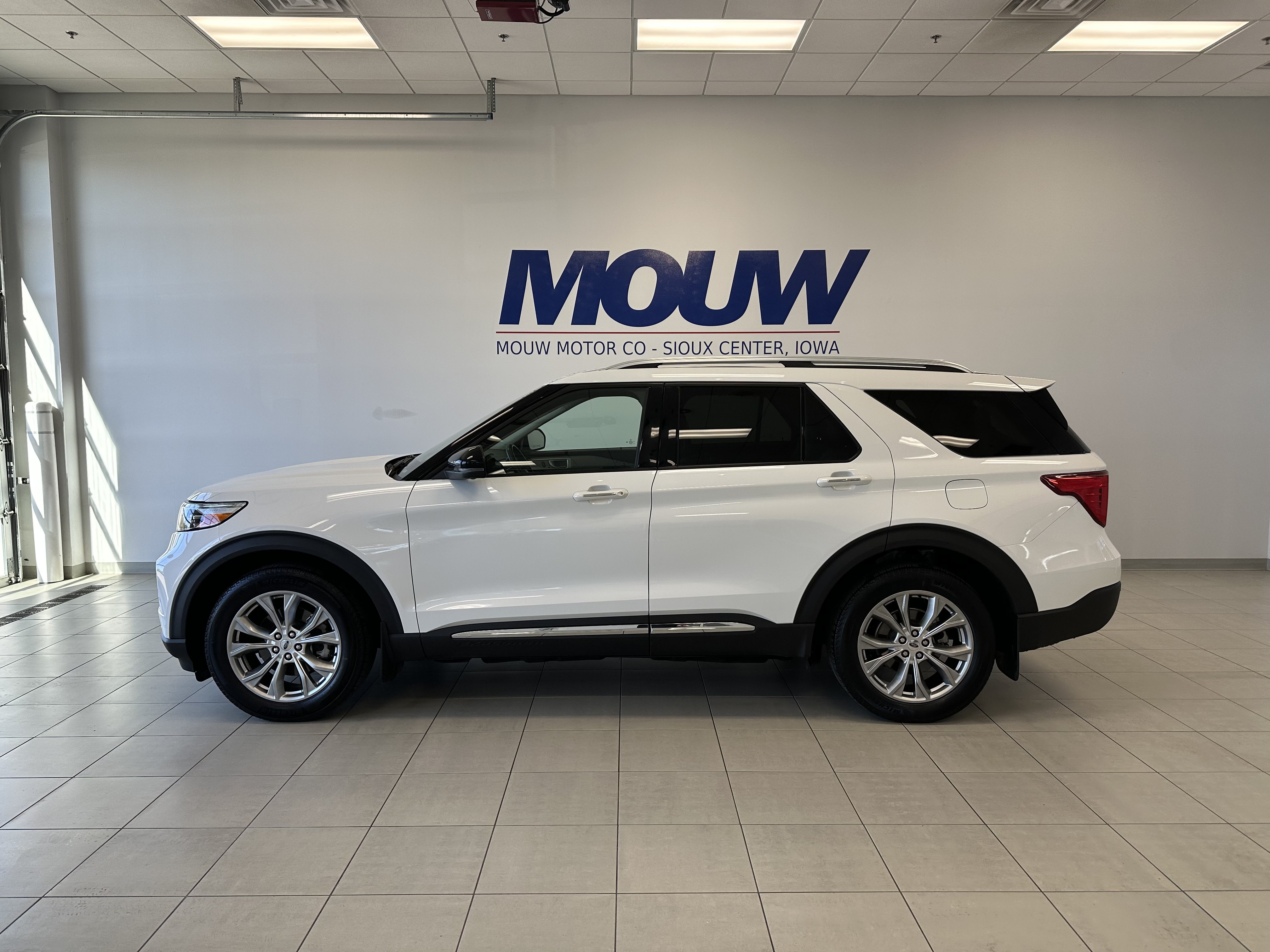 Used 2020 Ford Explorer Limited AWD/4WD image 1