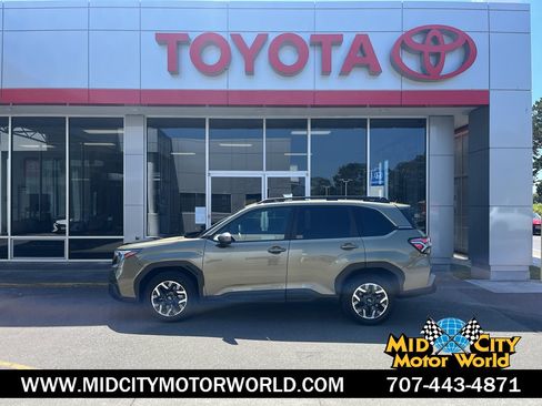 Used 2025 Subaru Forester Premium w/ Convenience Package #1 AWD/4WD image 1