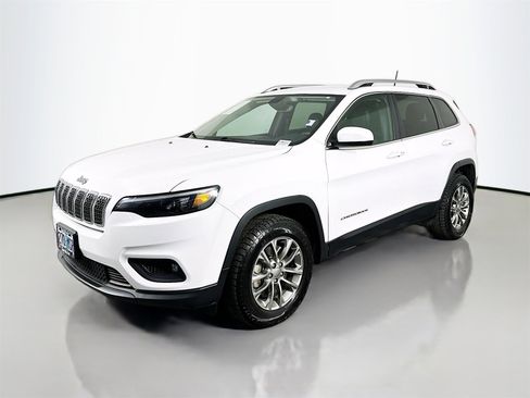 Used 2019 Jeep Cherokee Latitude Plus w/ Comfort/Convenience Group image 3