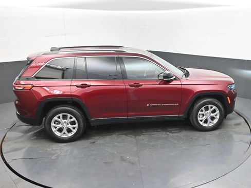 Used 2023 Jeep Grand Cherokee Limited AWD/4WD image 39