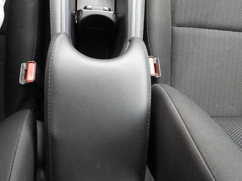 Used 2018 Honda HR-V LX image 36