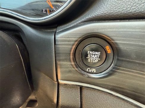 Used 2020 Jeep Grand Cherokee Limited w/ Luxury Group II image 19