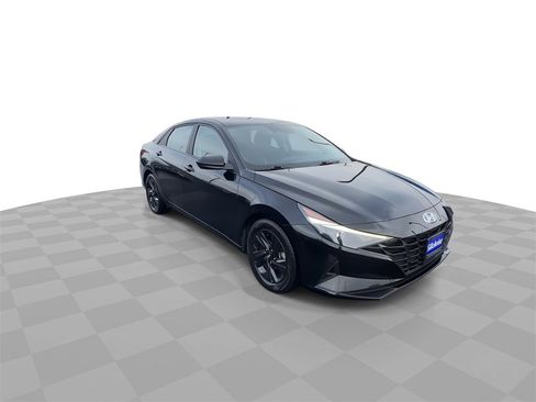 Used 2021 Hyundai Elantra SEL w/ Convenience Package image 2