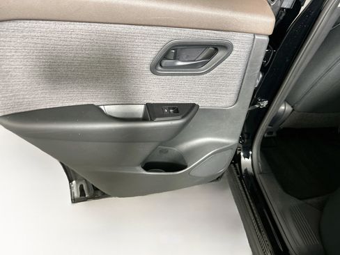 Used 2023 Nissan Rogue S FWD image 25