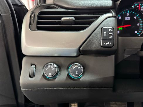 Used 2019 Chevrolet Suburban LT image 20