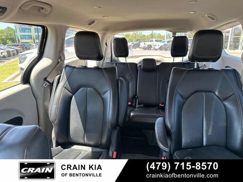 Used 2022 Chrysler Pacifica Touring-L FWD image 29