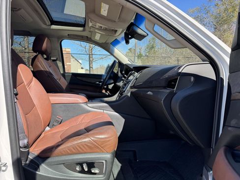 Used 2016 Cadillac Escalade Premium image 30