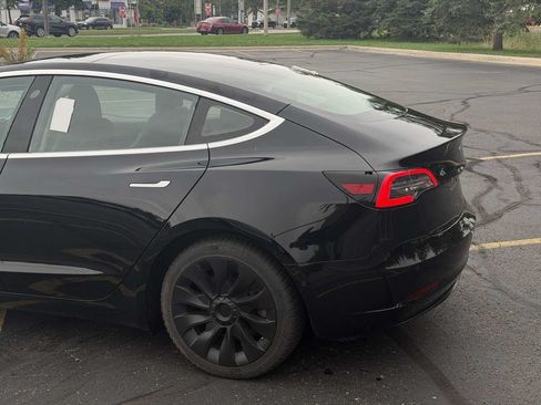 Used 2018 Tesla Model 3 Mid Range RWD image 6
