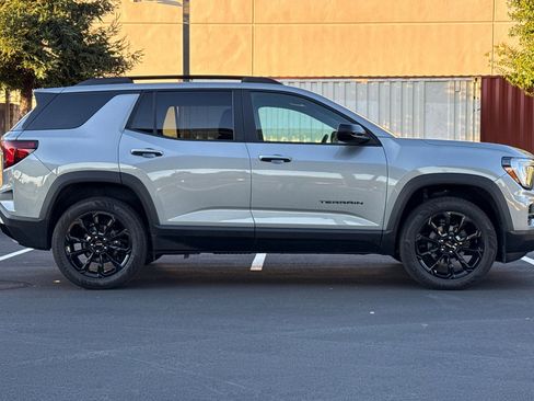 Used 2026 GMC Terrain Elevation w/ Black Edition image 3