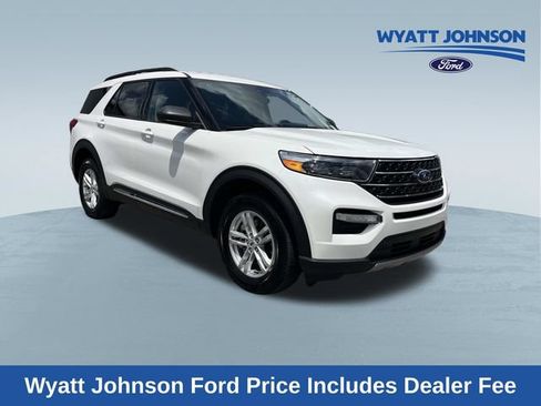 Certified 2024 Ford Explorer XLT w/ Equipment Group 202A AWD/4WD image 1