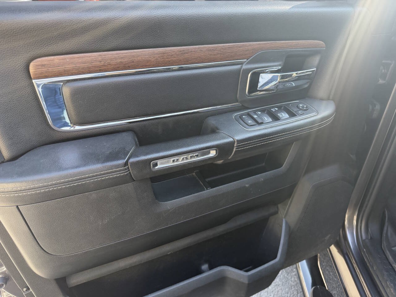 Used 2018 RAM 1500 Laramie w/ Convenience Group AWD/4WD image 9