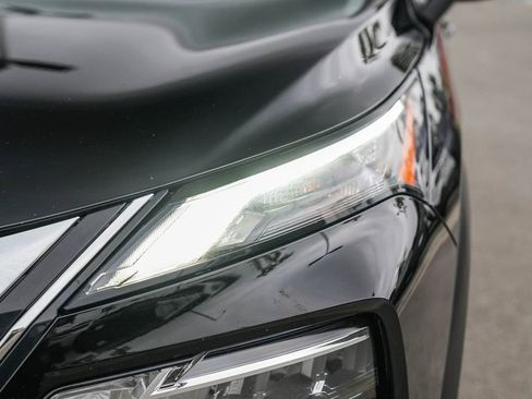 Used 2023 Nissan Rogue SV image 10