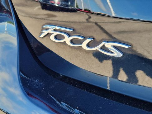 Used 2017 Ford Focus Titanium FWD image 7