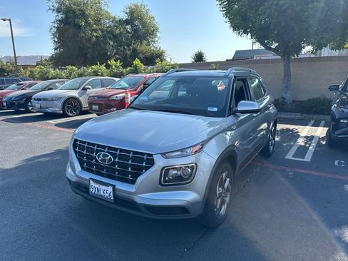 Certified 2025 Hyundai Venue SEL FWD image 1
