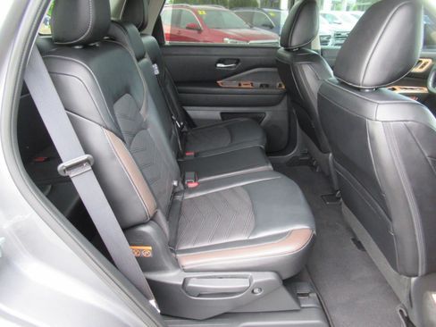 Used 2024 Nissan Pathfinder Platinum w/ Cargo Package AWD/4WD image 33