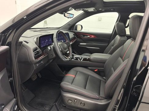 Used 2024 Chevrolet Traverse RS AWD/4WD image 21