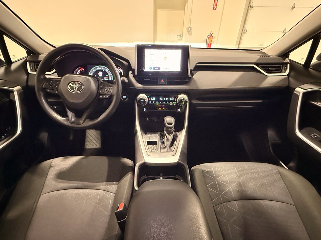 Used 2025 Toyota RAV4 XLE FWD image 28