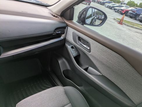Used 2023 Nissan Rogue SV FWD image 16
