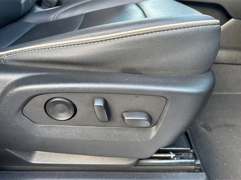 Used 2023 GMC Yukon SLT image 24