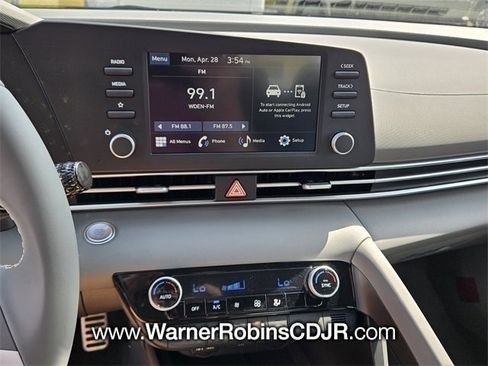 Used 2025 Hyundai Elantra Sport image 17