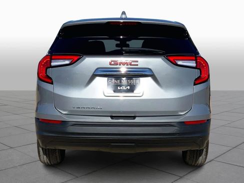 Used 2024 GMC Terrain SLE image 4