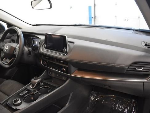 Used 2025 Nissan Rogue SV AWD/4WD image 18