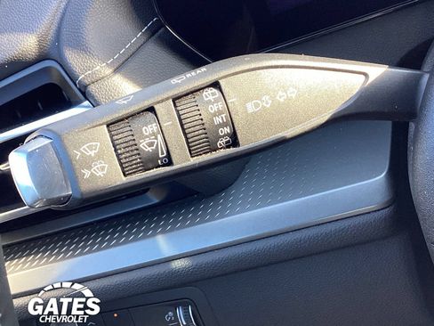 Used 2024 Chevrolet Traverse LT FWD image 25