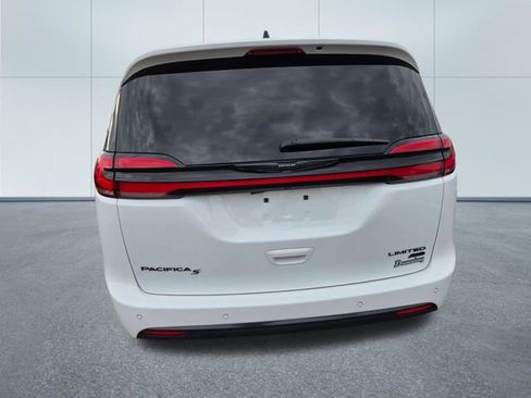 Used 2023 Chrysler Pacifica Limited w/ S Appearance Package AWD/4WD image 6