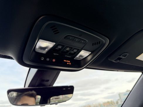 Used 2023 Chevrolet Traverse RS image 27