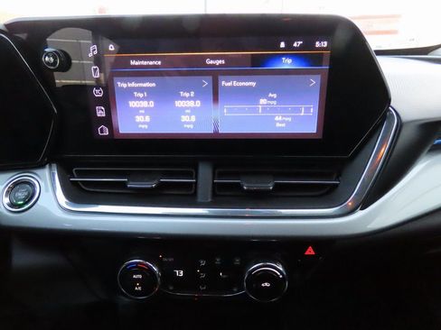 Used 2025 Chevrolet Trax LT w/ LT Convenience Package image 23