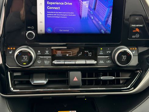 Used 2024 Toyota Highlander XLE image 24