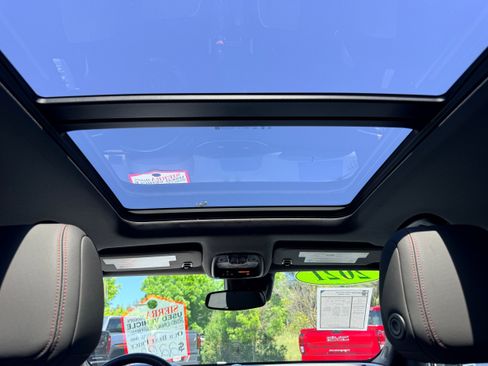 Used 2021 Chevrolet TrailBlazer RS w/ Sun and Liftgate Package AWD/4WD image 21