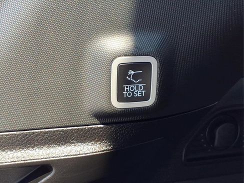 Used 2023 Jeep Grand Cherokee Limited image 14