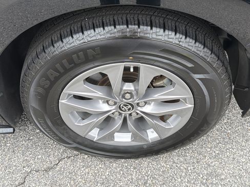 Certified 2024 Toyota Sienna LE image 29