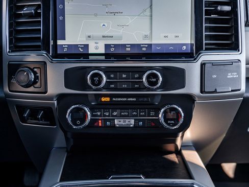 Used 2022 Ford F250 Lariat w/ Black Appearance Package image 17