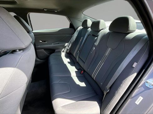 Used 2025 Hyundai Elantra SEL FWD image 22