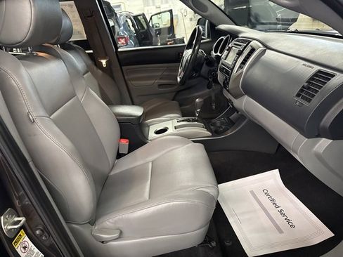 Used 2013 Toyota Tacoma Base image 26