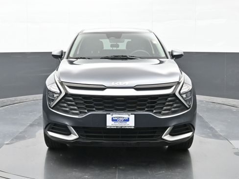 Used 2023 Kia Sportage LX image 3