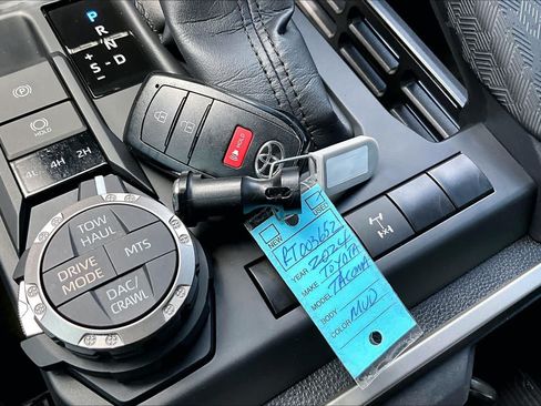 Certified 2024 Toyota Tacoma TRD Off-Road AWD/4WD image 14