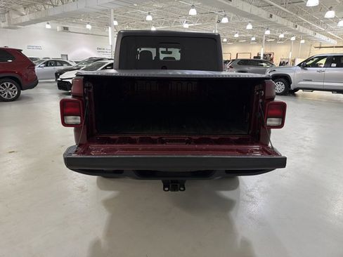 Used 2021 Jeep Gladiator Overland AWD/4WD image 12