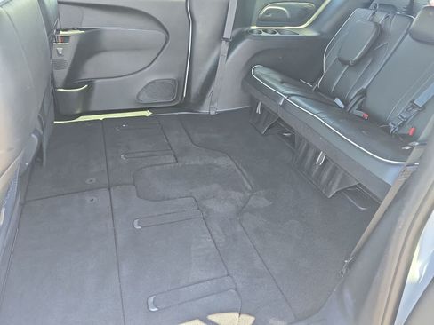 Used 2025 Chrysler Pacifica Limited FWD image 15