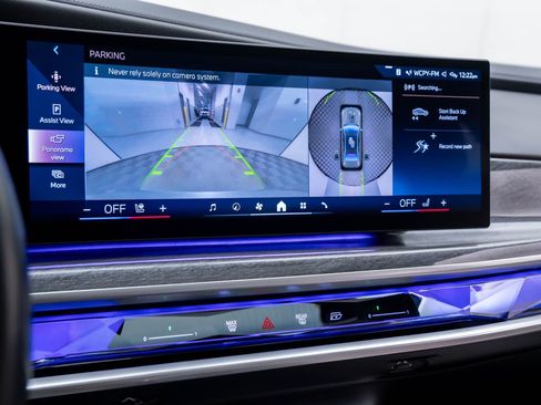 Certified 2023 BMW i7 xDrive60 w/ Executive Package 2 image 25