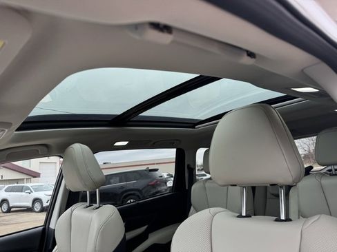 Used 2024 Subaru Ascent Limited w/ Technology Package image 6