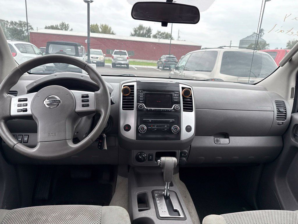 Used 2018 Nissan Frontier SV AWD/4WD image 11