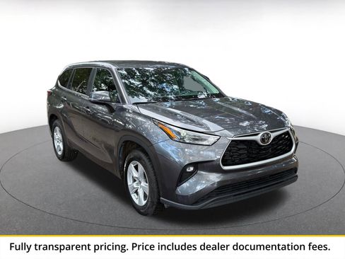Used 2025 Toyota Highlander LE FWD image 1