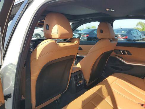 Used 2025 BMW 330i Sedan w/ Premium Package RWD image 13