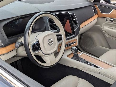 Used 2022 Volvo XC90 T6 Momentum w/ Climate Package image 10