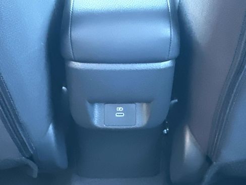 New 2025 Nissan Versa SV w/ Trunk Package image 32