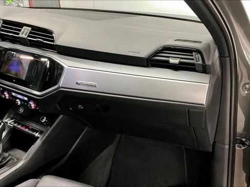 Used 2023 Audi Q3 2.0T Premium w/ Black Optic Sport Package image 18