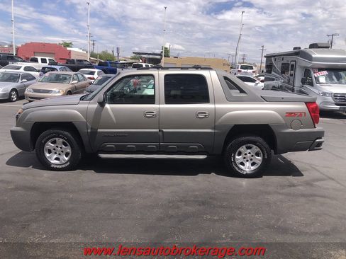 Used 2002 Chevrolet Avalanche 4x4 w/ Off-Road Suspension Pkg image 5